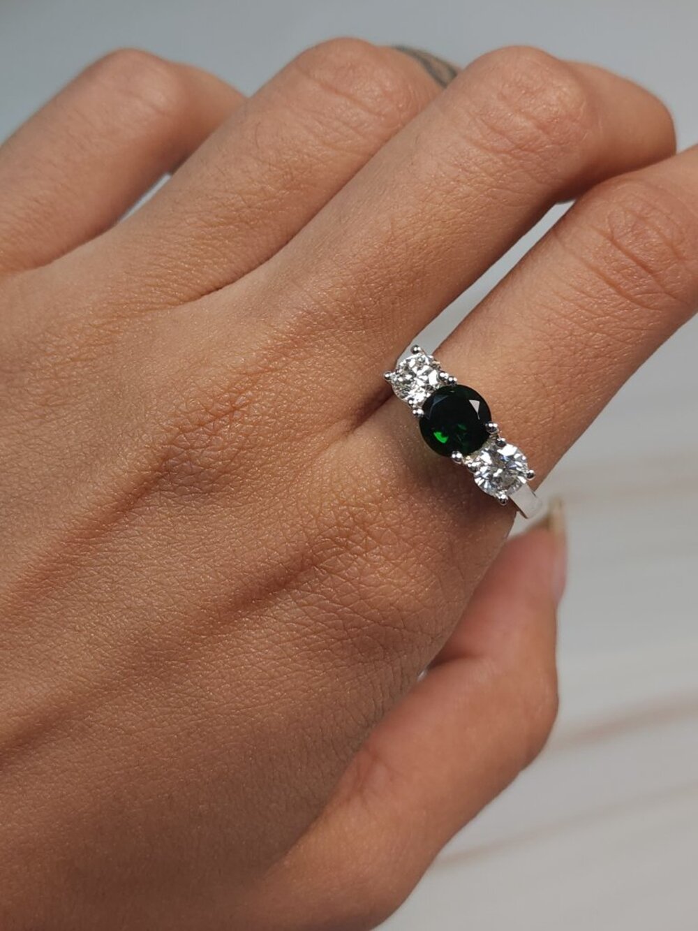 Simulated Emerald & 1Ct Lab Grown Diamond Round ring .925 Sterling Silver